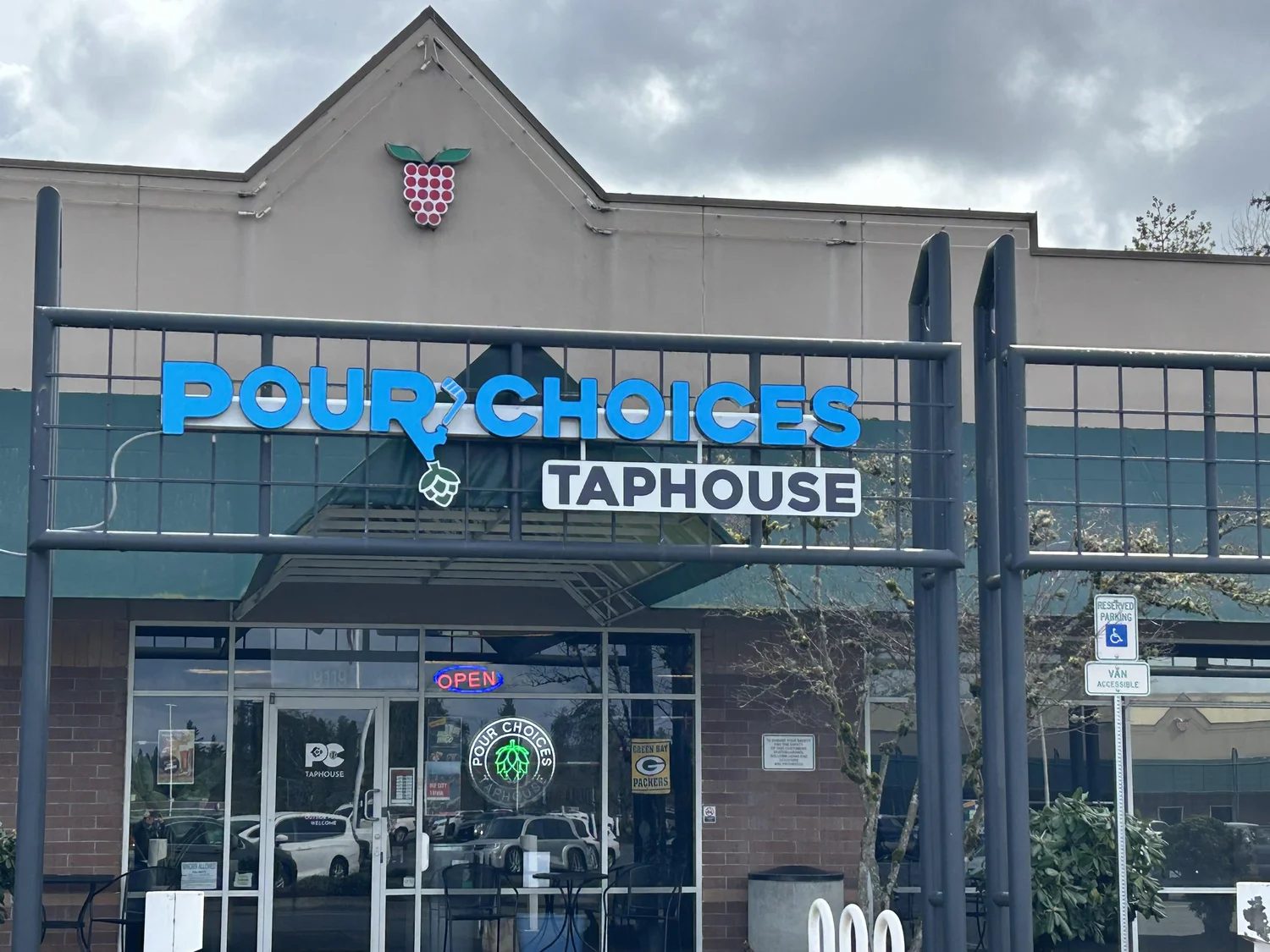 Pour Choices Taphouse storefront in the Berryhill Shopping Center, Oregon City